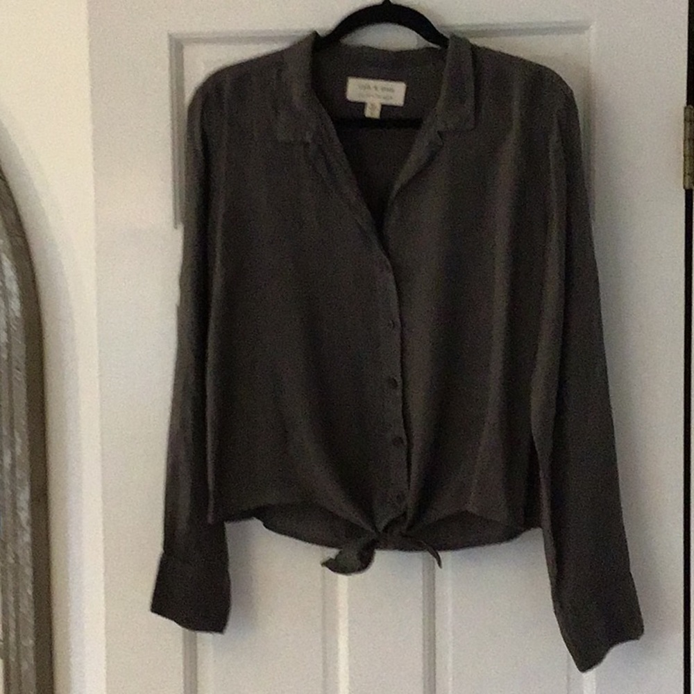 Women's Button-Front Tie Hem Blouse - Gray